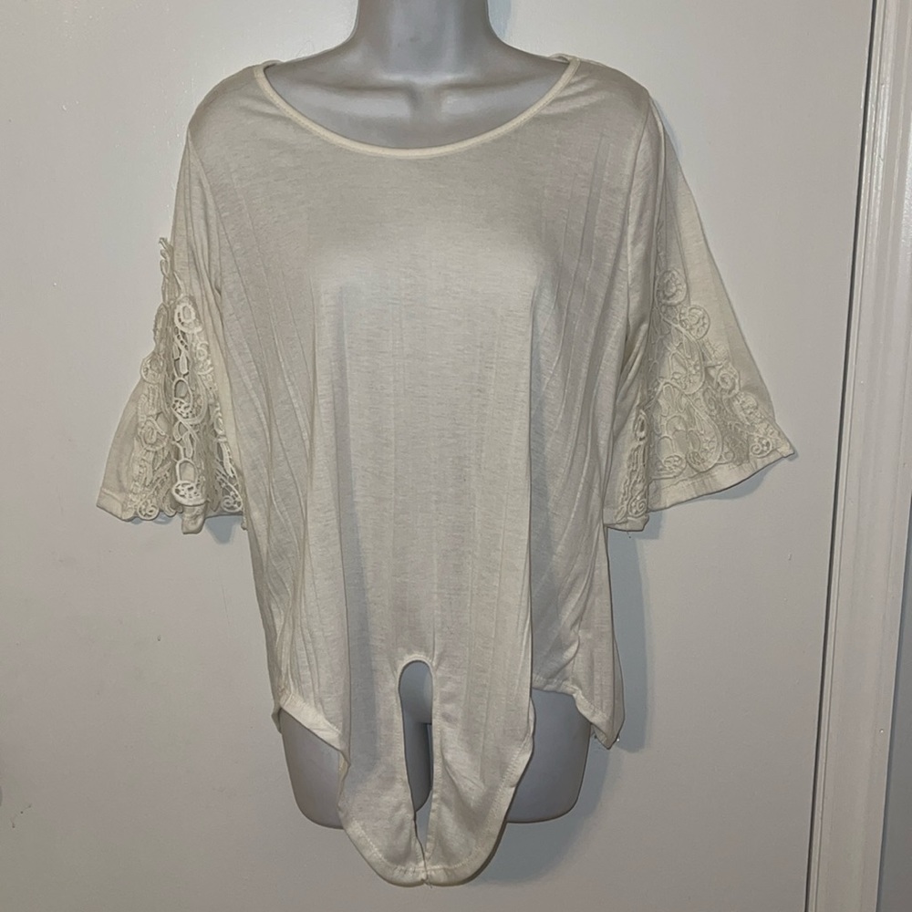 NWOT New York Laundry Womans shirt lace sleeves cream size M